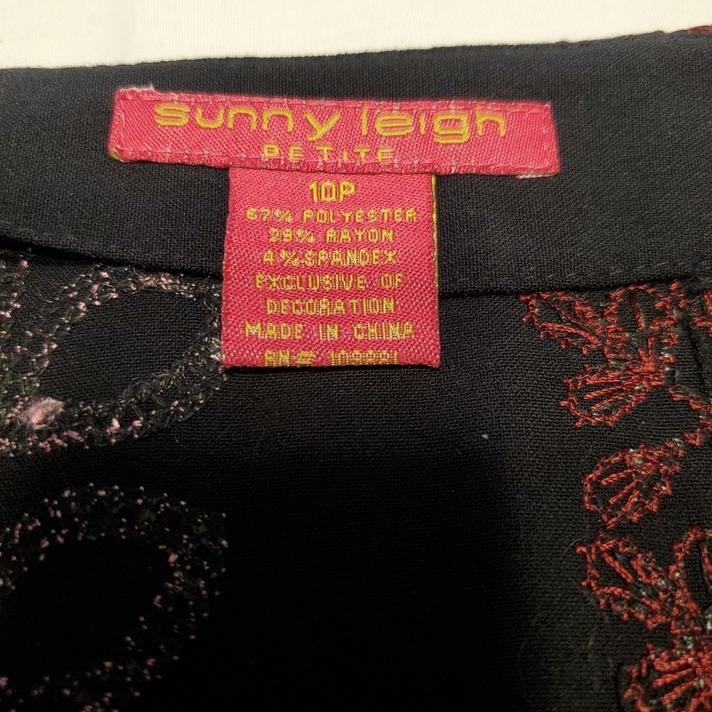 Sunny Leigh Skirt Women's 10 Petite Black Multicolored Embroidered Flare Midi. - Picture 5 of 5
